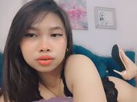 cam girl playing with sextoy AickoChann