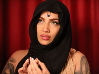 naked camgirl masturbating with vibrator LuciaLyone