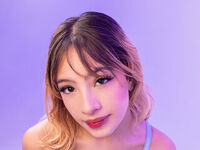 naughty camgirl AlannaMilan