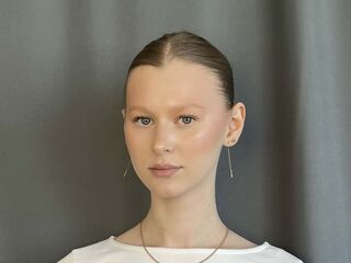 girl fingering shaved pussy AlexiaBedar