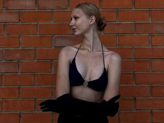 live webcam model AlmaGrant