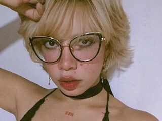 camwhore masturbating with vibrator AmelieMari