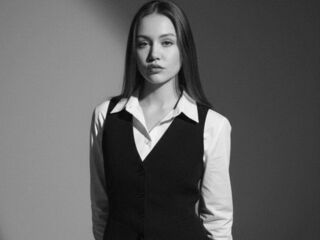 camslut topless ArianeRovell