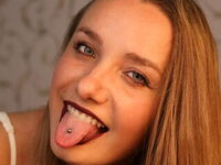 masturbating webcam girl BelleCox