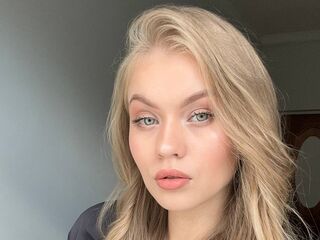 nude gamgirl ElaraBrooks