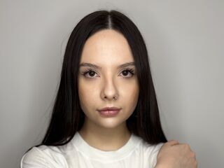 nude gamgirl EmikoTriana