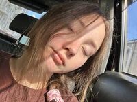 camwhore masturbating with vibrator HelgaHumenik
