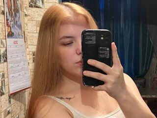 web cam show KarrieAnesi