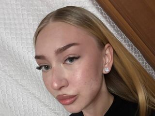 naughty camgirl masturbating with dildo KellyHilles
