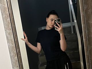 free live chatroom KiraBentley