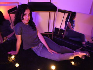 shaved pussy cam KyaraLux