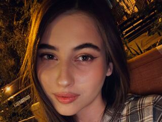 nude camgirl photo LeiaFrost