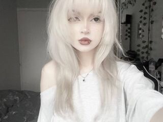 cam girl playing with vibrator LeticiaFinello