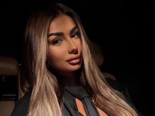 camgirl playing with vibrator LeylaBunny