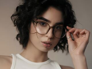 topless cam girl LillianKnight