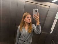 cam girl masturbating with vibrator LizzieIacovino