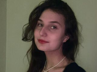 naughty cam girl fingering shaved pussy MarciaHynd