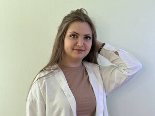 naked cam girl masturbating MildaTaddio