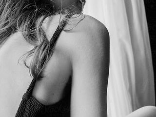 naked webcamgirl picture RemaRoy