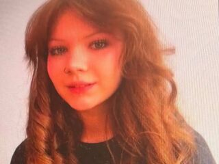 camslut fingering shaved pussy RosieWalmont