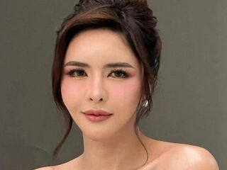 naughty camgirl masturbating with dildo RoxineJaimy