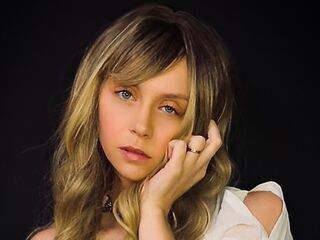naked girl with cam masturbating ScarletTucker