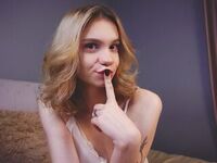 cam girl playing with dildo SunnivaGarney