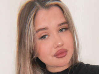 girl fingering pussy TeishaFarwell