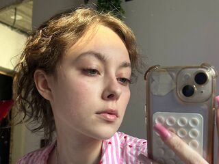 girl webcam ThuyThorstad