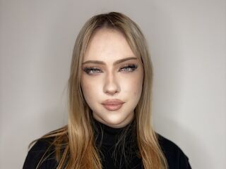 nude gamgirl VirgieJanosek