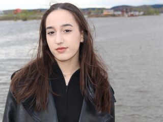 hot strip tease webcam YukoTackes